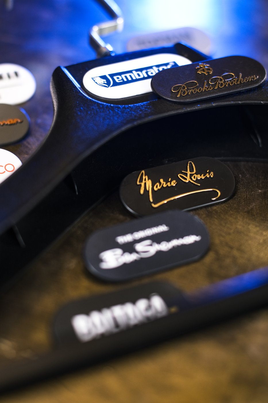 Branded plaques on a garment hanger