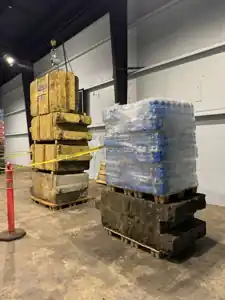 Moulded-pulp pallet carrying an 8-ton load